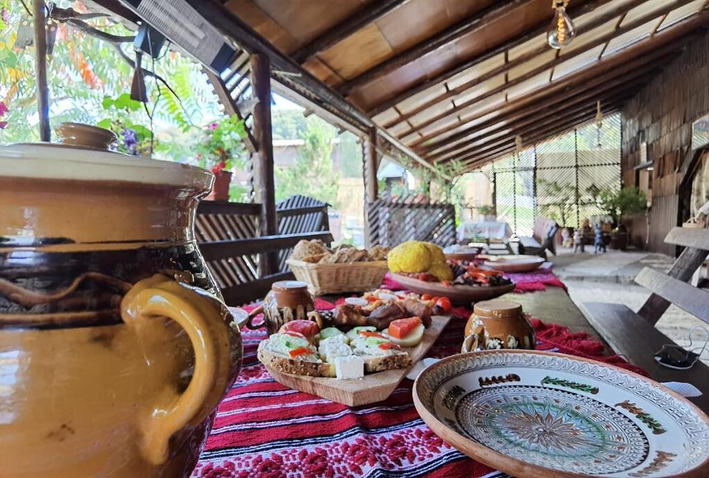ホテル Langa Stana Curtea de Argeş エクステリア 写真