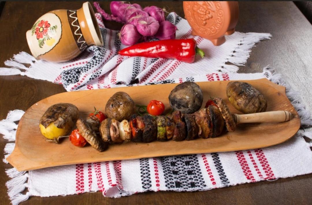 ホテル Langa Stana Curtea de Argeş エクステリア 写真