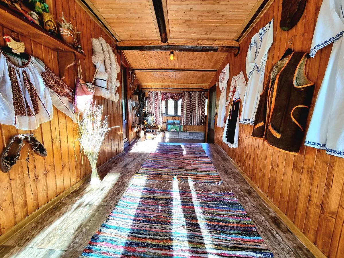 ホテル Langa Stana Curtea de Argeş エクステリア 写真