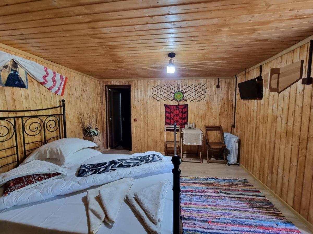 ホテル Langa Stana Curtea de Argeş エクステリア 写真